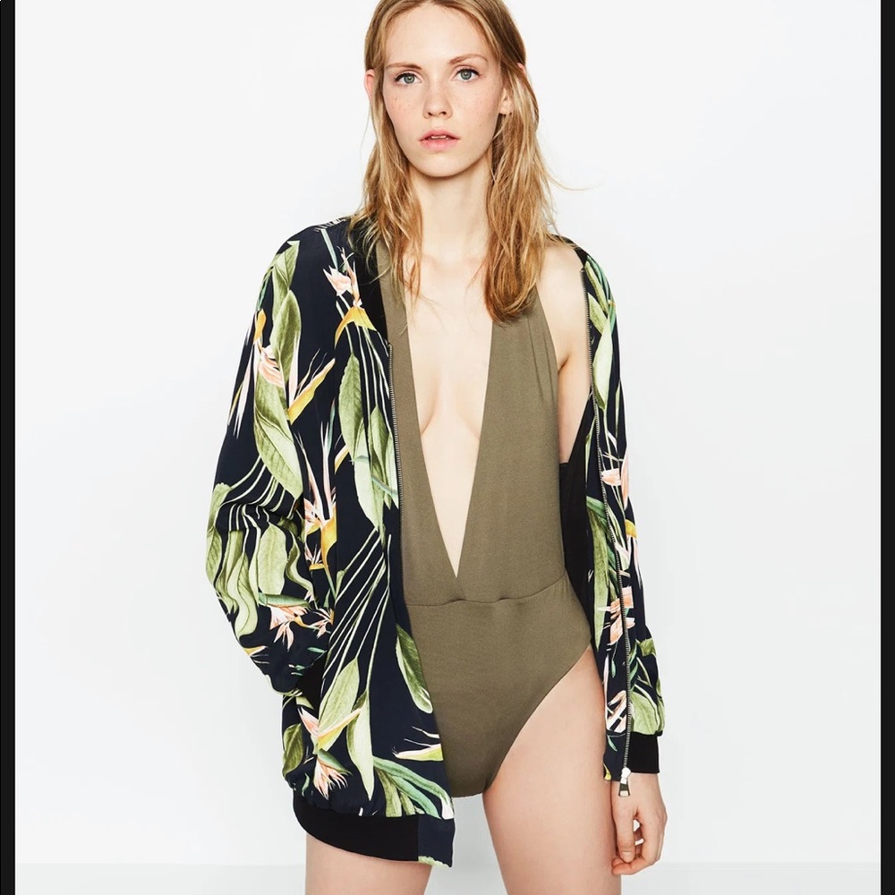 Zara Basic Hawaiian Tropical Print Bomber Jacket, Women’s size Small